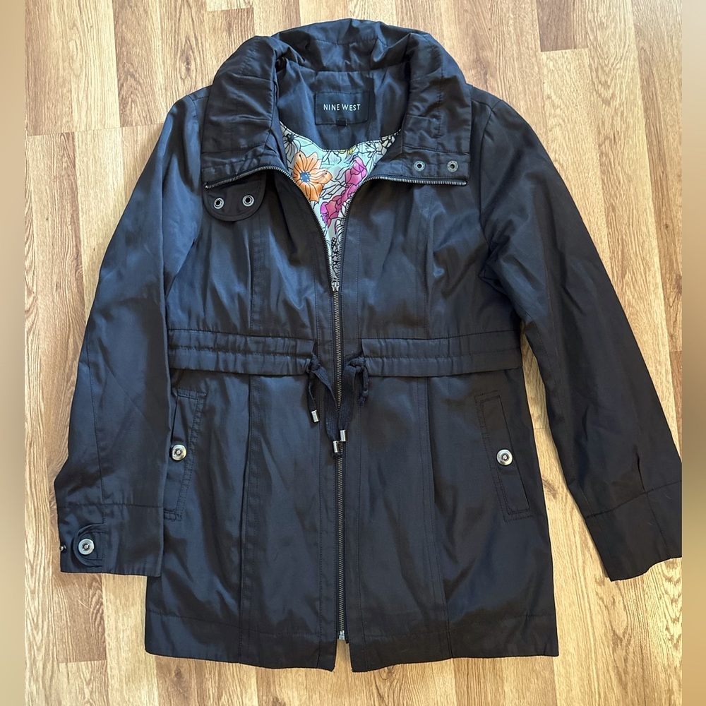 Nine West - Fall rain jacket with floral lining size L